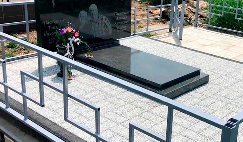 Строгий памятник для 2х человек в классическом дизайне